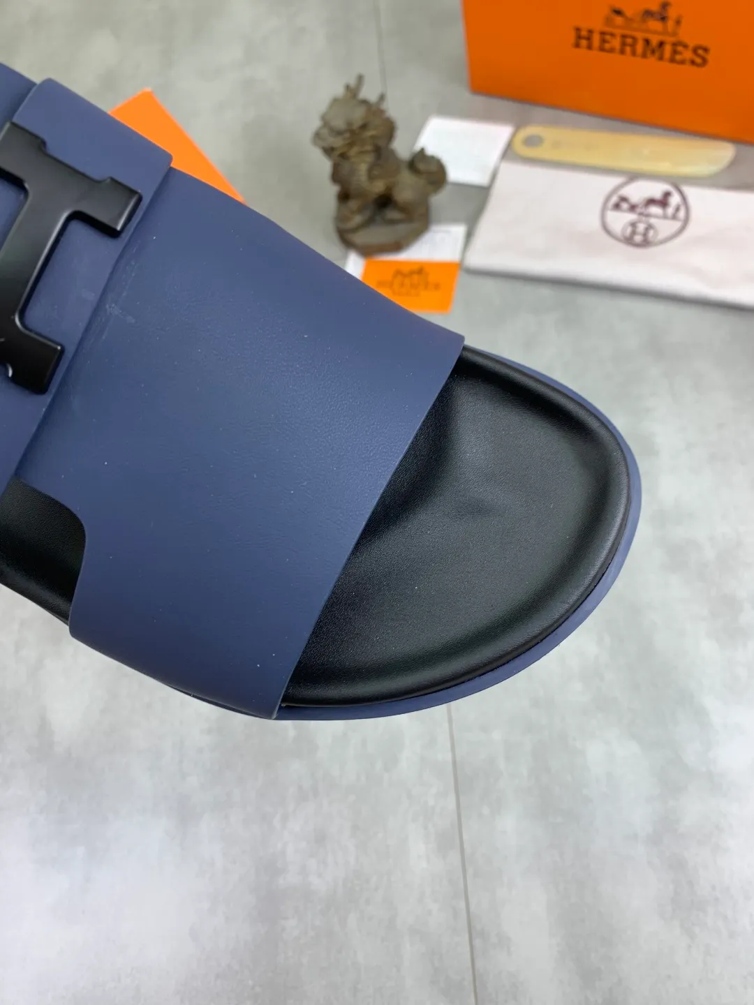 Men's shoes 💰P440 New [HERMES] high-end quality new Hermès slippers, made of imported silk calfskin, wear-resistant and non-slip rubber outsole. Fashionable and elegant code number: 39-44 (38 45 46 customized)